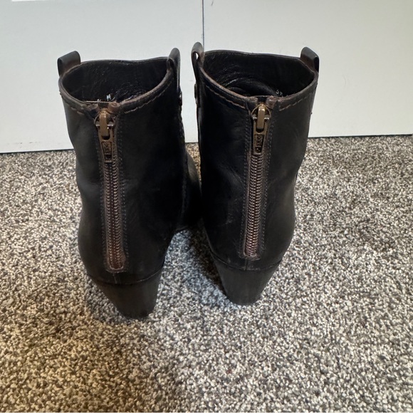 Stuart Weitzman Women’s Hipgal Leather Zip Ankle Western Booties Black Size 6.5 - Picture 2 of 10